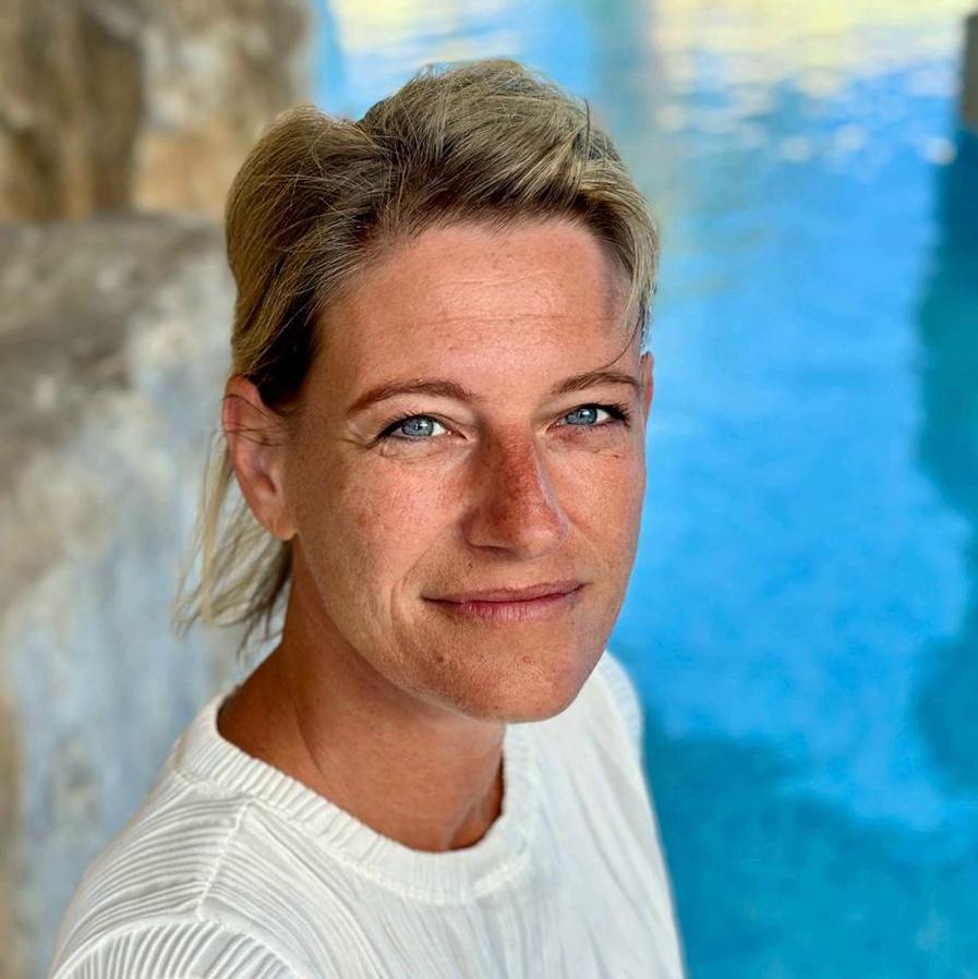 Antje Backwinkel, Lektorin und Autorin