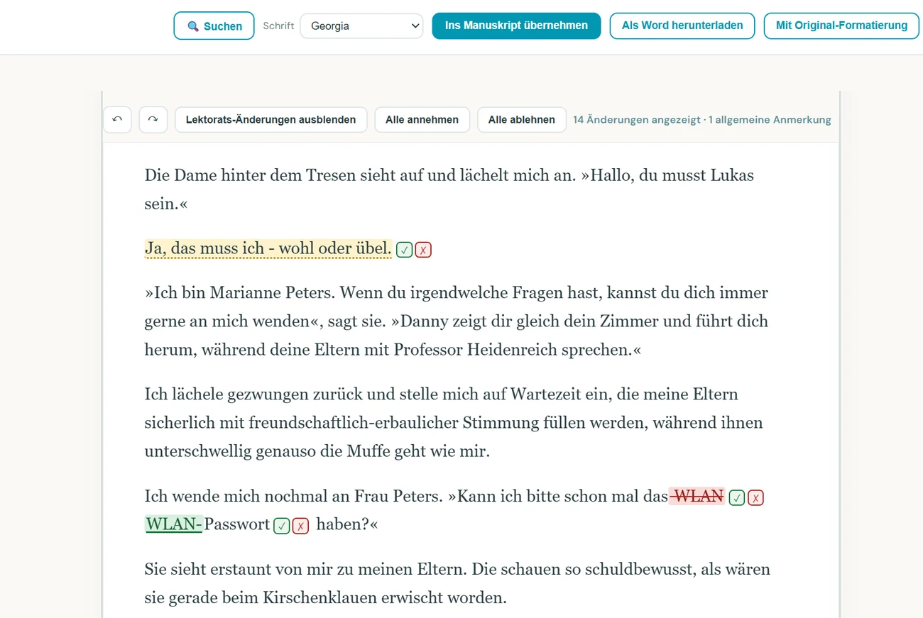 Live-Editor im Browser: die Anfangsseiten eines Romans mit Änderungsvorschlägen zum Annehmen oder Ablehnen und einer gelb hinterlegten Anmerkung